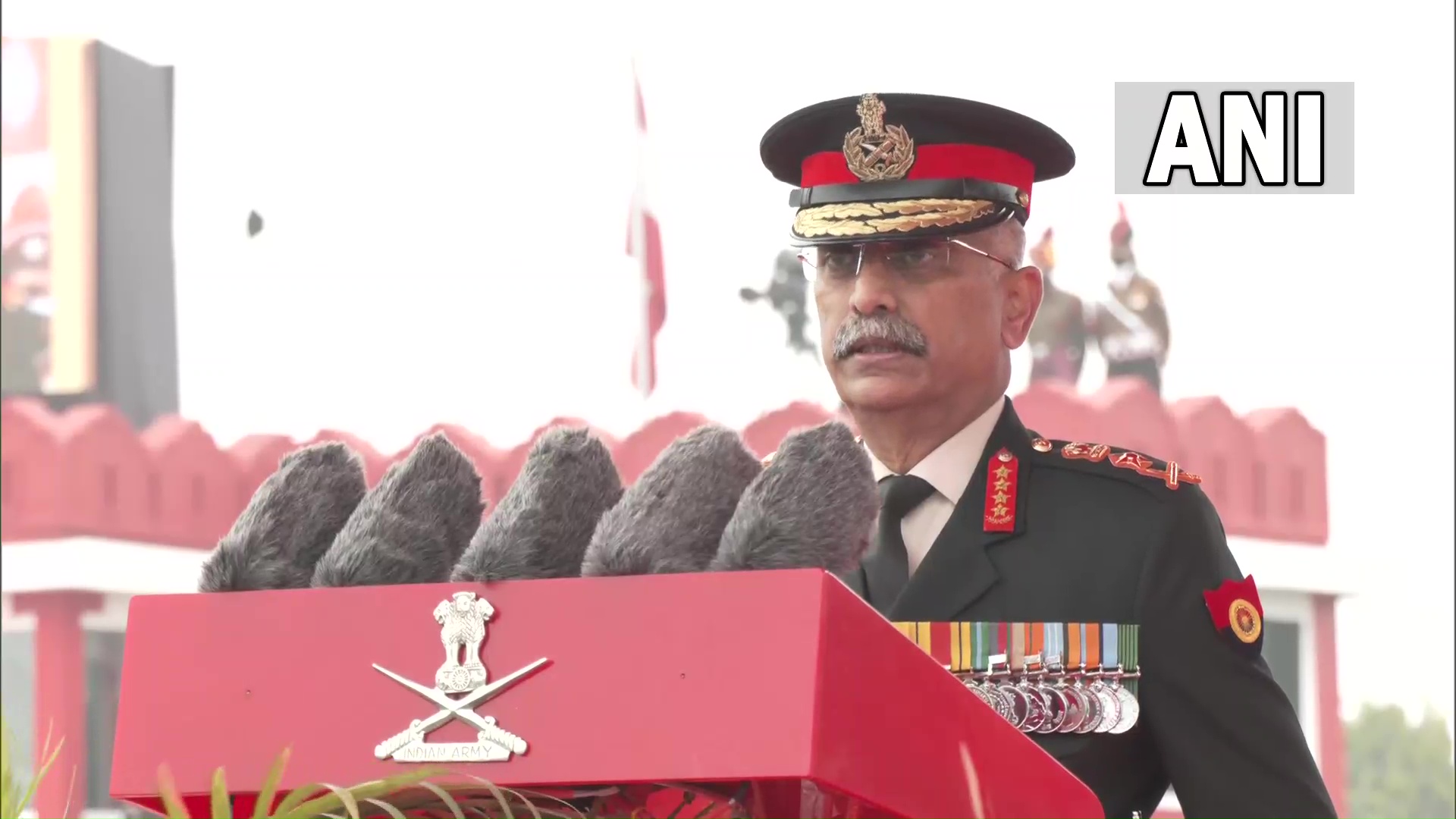 ৩০০ থেকে ৪০০ পাক জঙ্গি অনুপ্রবেশের অপেক্ষায়, বিস্ফোরক নারাভানে