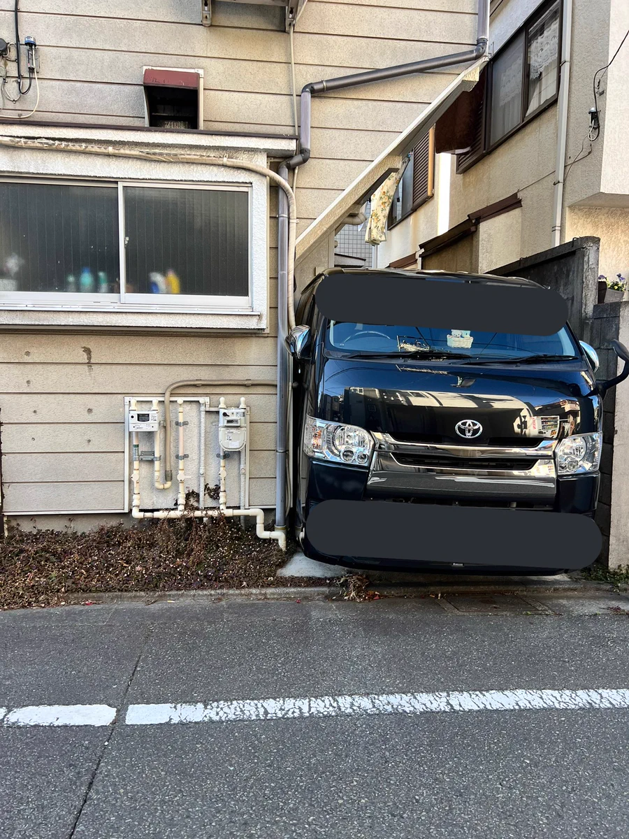 どうやって駐車したの！？神がかり的な駐車技術www