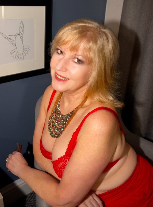 It's LITTLE EXTRA day today for my lovely subscribers. Find the video in All My Links above! https://t
