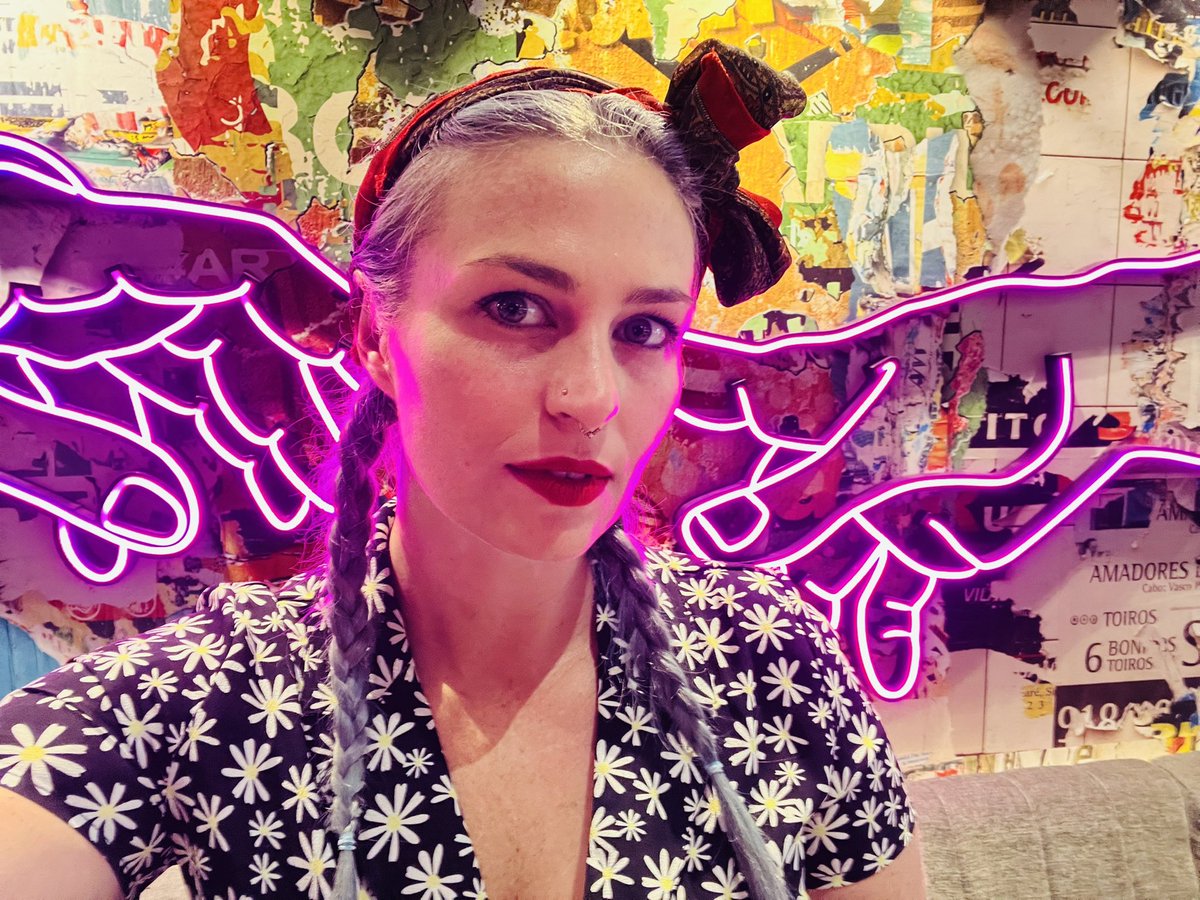 ShareGalCarly's tweet image. Don’t get me started on the edgy aesthetic 😍 @properties_easy - own a piece of the Rockefeller for as much or as little as you’ve got