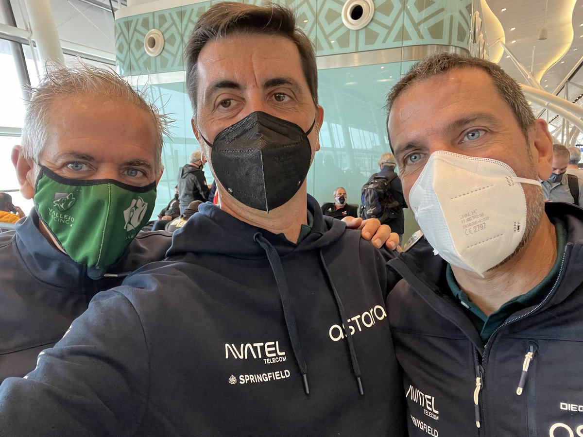 A veces da un poco de respeto andar por según qué sitios… En mi caso, preocupaciones cero: voy escoltado por lobos! Auuuuuuuuuu!