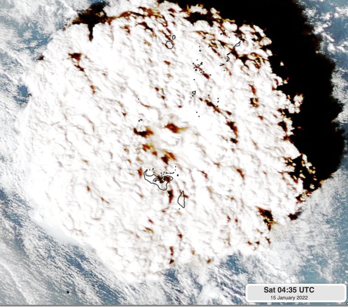4 images, from the same height and cropped area, showing just 30 minutes of time. 

4th image - the eruption cloud is now 350 kilometres (218 miles) in diameter.

#Tonga #Eruption #Volcano #HimawariSatellite 

WeatherWatch.co.nz