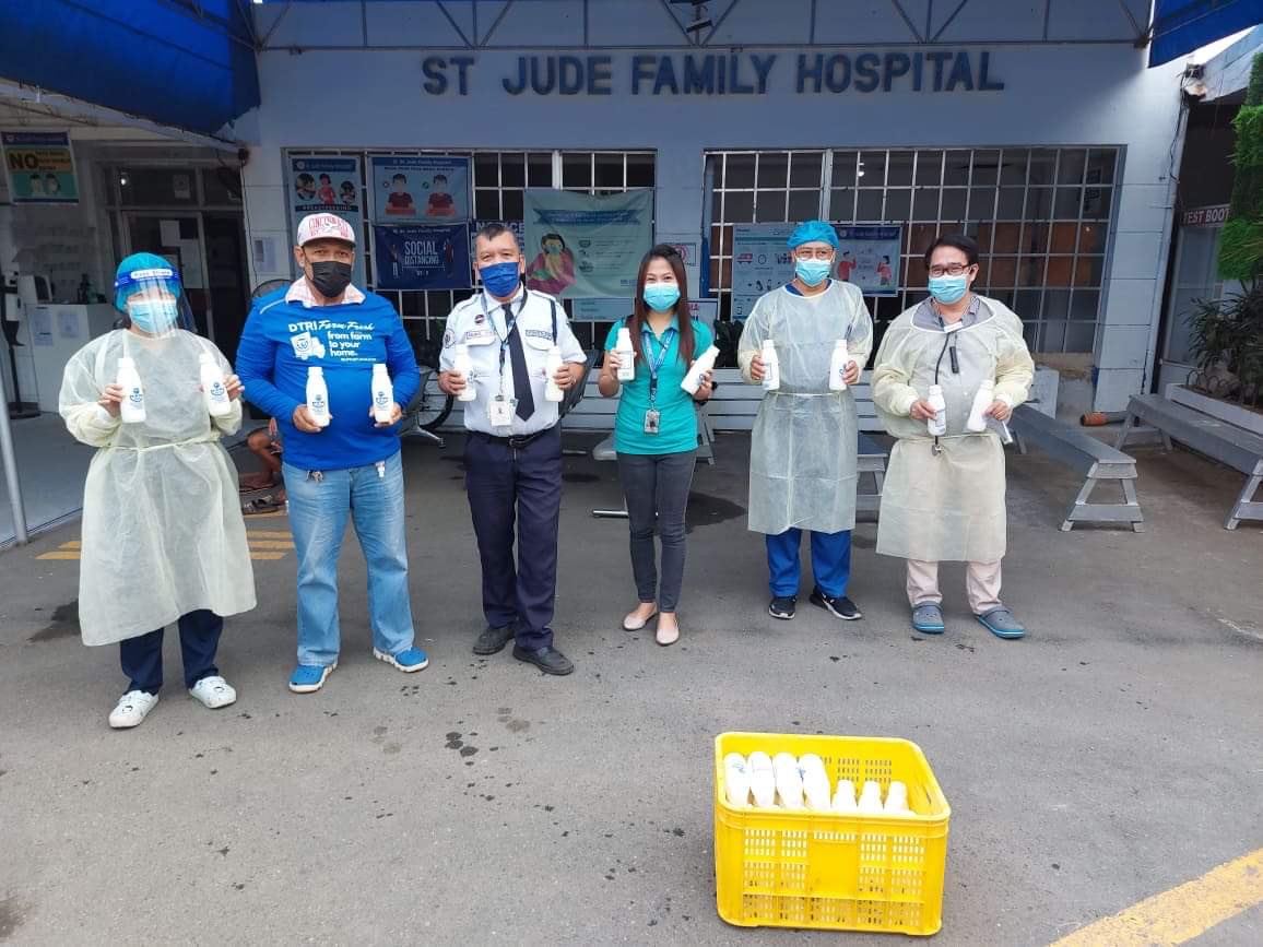 dtriuplb's tweet photo. Today, #UPLB-#DTRI distributed free milk for health workers in Laguna hospitals. Salamat po sa inyo! Salamat din sa mga nag-ambag sa proyektong ito. https://t.co/jx25HQgGtv