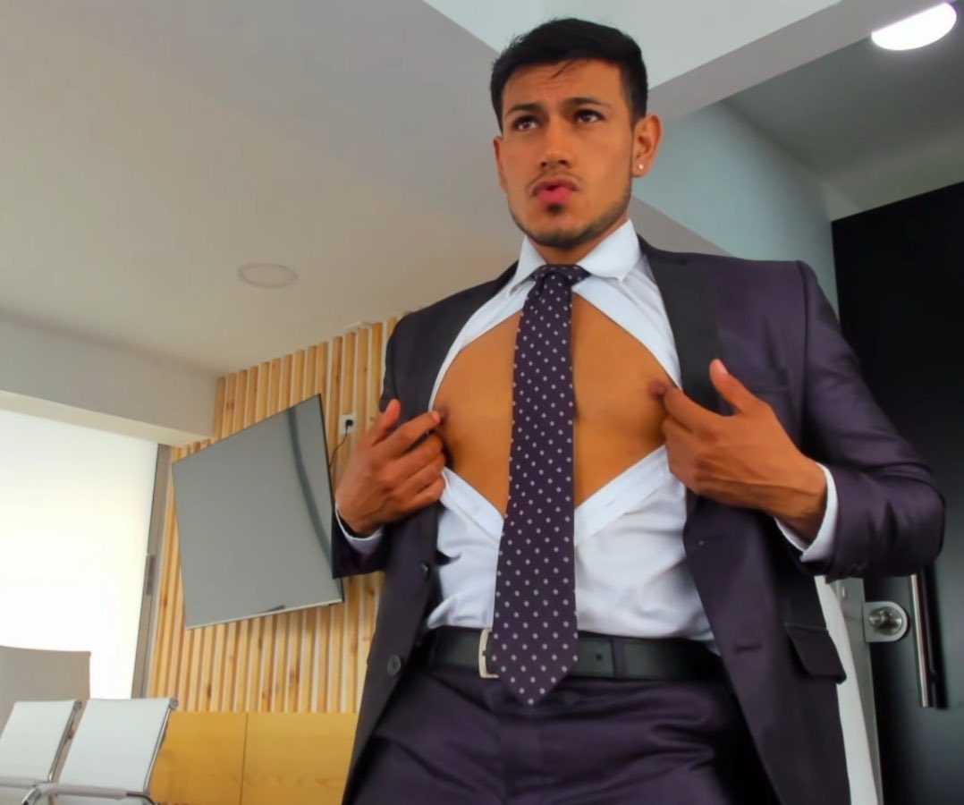 WillSandler1's tweet photo. I will be online in few minutes! #latino #sexy #hot #muscle #jointome #play @LatinJHstudios @stripchat @StripchatModels @Stripchat_fan https://t.co/xQ1uQmgm36