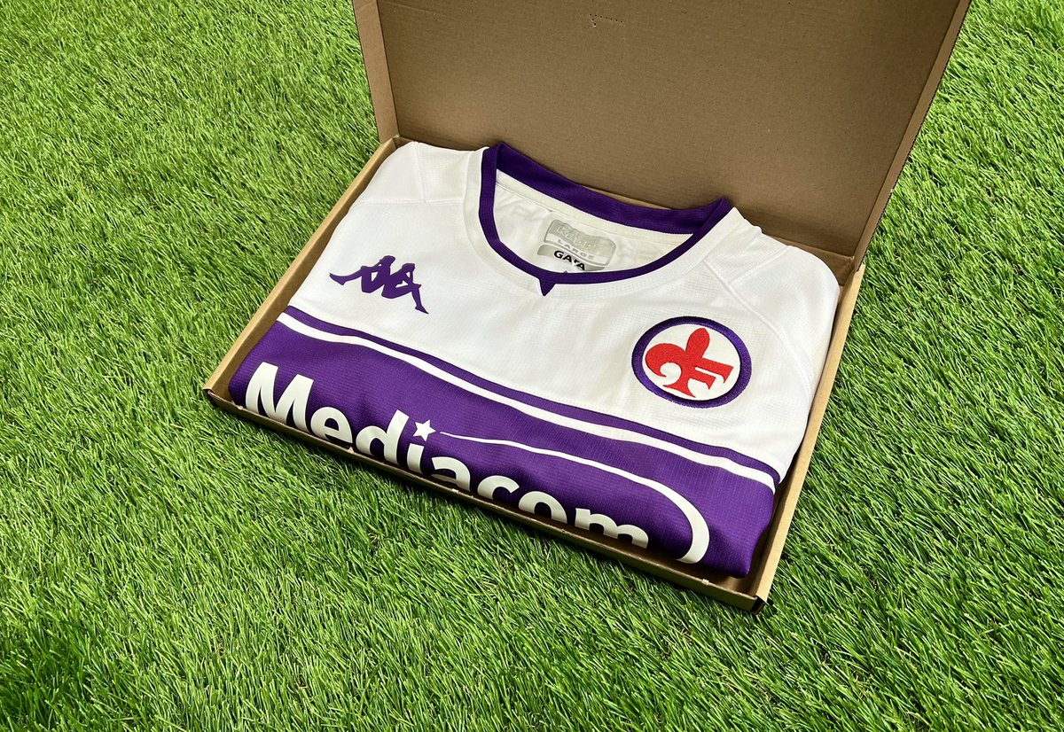 mysteryfootball's tweet image. If there are two or more goals scored in the Chelsea vs Man City game today, we will give away a Mystery Football shirt to one lucky follower! ⚓️🔵

To enter: 
1️⃣ RT this tweet
🤝 Follow us

Good luck! 🤞🏻