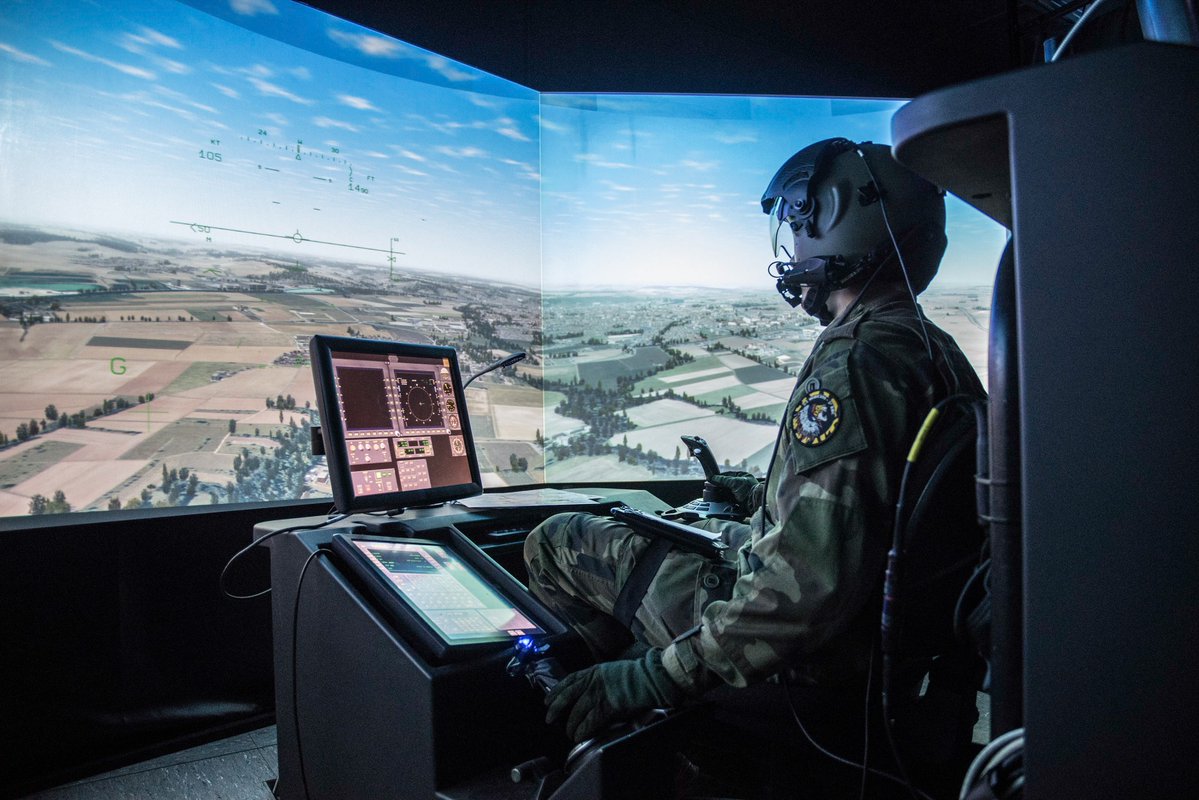 armeedeTerre's tweet photo. C'est reparti pour 2022 🗳 élisez votre #PhotoDeLaSemaine !

1️⃣ #PrépaOps tireurs d'élite du @2eEtranger
2️⃣ #Innovation simulation 🚁 avec le @5eRHC
3️⃣ #EnLeurSouvenir honneurs militaires au sergent Jérémy Amoroso au #13BCA
4️⃣ #DéTERREmiNation course d'obstacles au @35emeRI

⤵️⤵️ https://t.co/3mRcSWudf4