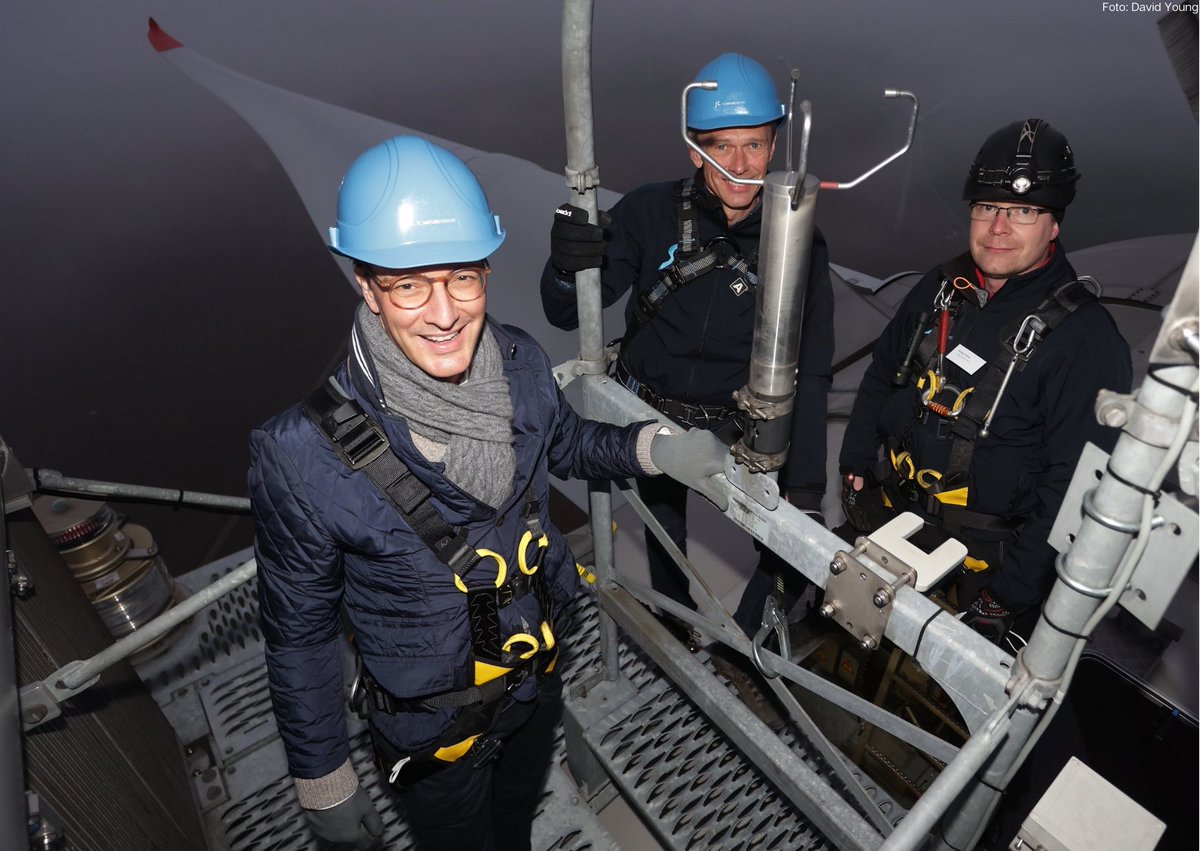 HendrikWuest's tweet photo. Wir haben alle Chancen, sozialen Zusammenhalt, nachhaltigen Klimaschutz & eine starke Wirtschaft miteinander zu versöhnen. Mit dem Ausschalten der Lichter der ersten 15 Windenergieanlagen in #Issum schaffen wir Akzeptanz für einen weiteren Ausbau der erneuerbaren Energien. https://t.co/TBTaKYUHpi