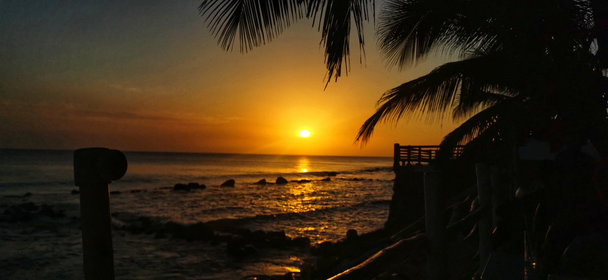aliamsi's tweet photo. J'ai raccompagné le soleil hier. https://t.co/1imP5MIjRC