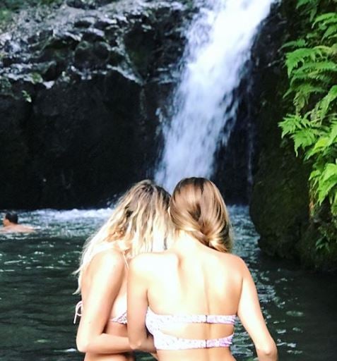 JennaGraceLuv's tweet photo. step-sisters stick together stay together🐵🌊 https://t.co/3QfEu3d0Kd