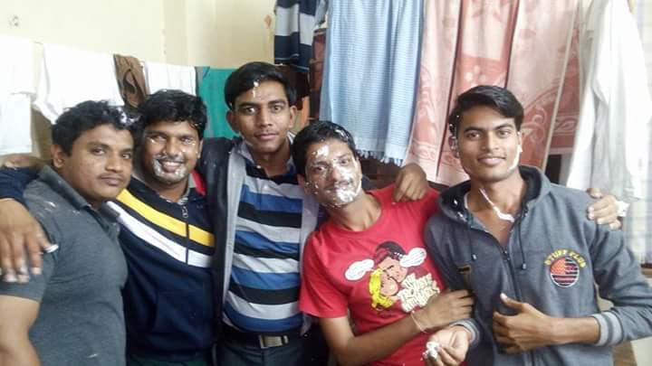suvishelke's tweet photo. आज माझा जवळचा मित्र, PSI ची तयारी करणारा अमर रामचंद्र मोहिते याने आत्महत्या करून जीवन संपविले.मित्रांनो MPSC मध्ये येऊन ताणतणाव,नैराश्य येणारच त्याला सामोरे जाऊनच आपल्याला जिंकायचे आहे.MPSC मधील आत्महत्या चिंतेचा विषय असून आपण वेळीच सावरले पाहिजे.

भावपूर्ण श्रद्धांजली💐💐 https://t.co/bjScmTZfQS