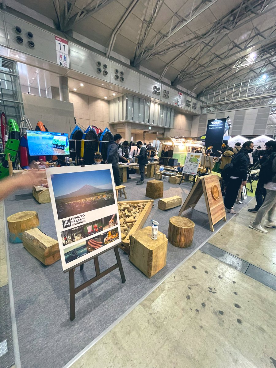 masa112525's tweet photo. 【TOKYO OUTDOOR SHOW】

アウトドアとか経験少ないからよくわかんないけど、やっぱり自然の中で活動するのは楽しそうでした 。

大学のOBのブースもあってお話もできたので良い経験になった！

#東京チェンソーズ 
#ふもとっぱらキャンプ場 https://t.co/kMOrMIixNS