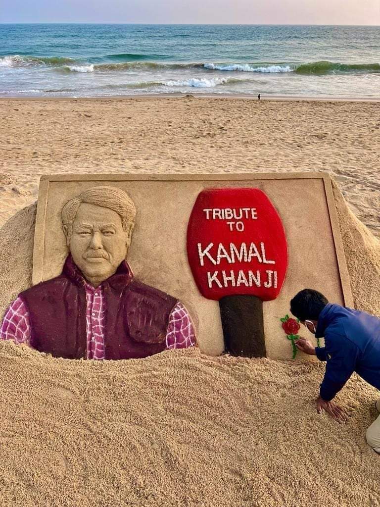 बड़े शौक़ से सुन रहा था ज़माना
हमीं सो गए दास्ताँ कहते कहते!

अल विदा #KamaalKhan