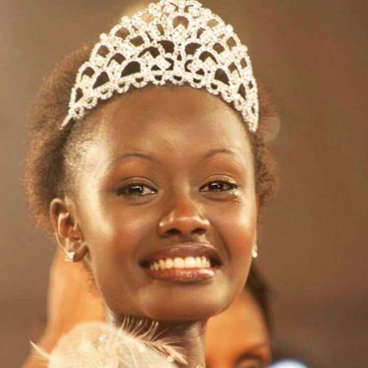 IGIHE's tweet photo. Miss Rwanda: Bahati Grace wambitswe ikamba bwa mbere nyuma ya Jenoside yakorewe Abatutsi mu 1994, yabwiye IGIHE ko yishimira uburyo iri irushanwa rikomeje gutera imbere nubwo hari n’ibikwiye kongerwamo imbaraga mu mitegurire yaryo.
https://t.co/feugPiIQJ1 https://t.co/XkIqpydkIe