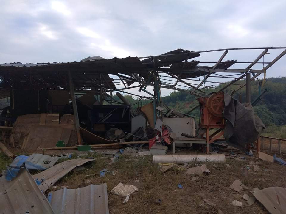 mattyrdubs's tweet image. Another airstrike by the SAC against a medical facility, this time destroying Ler Htoo Poe hospital in Dwe Lo, Mutraw, SE Myanmar, early this morning. Multiple casualties. No tactical value of these strikes, pure cruelty. 📸-KCBO #WhatsHappeninglnMyanmar