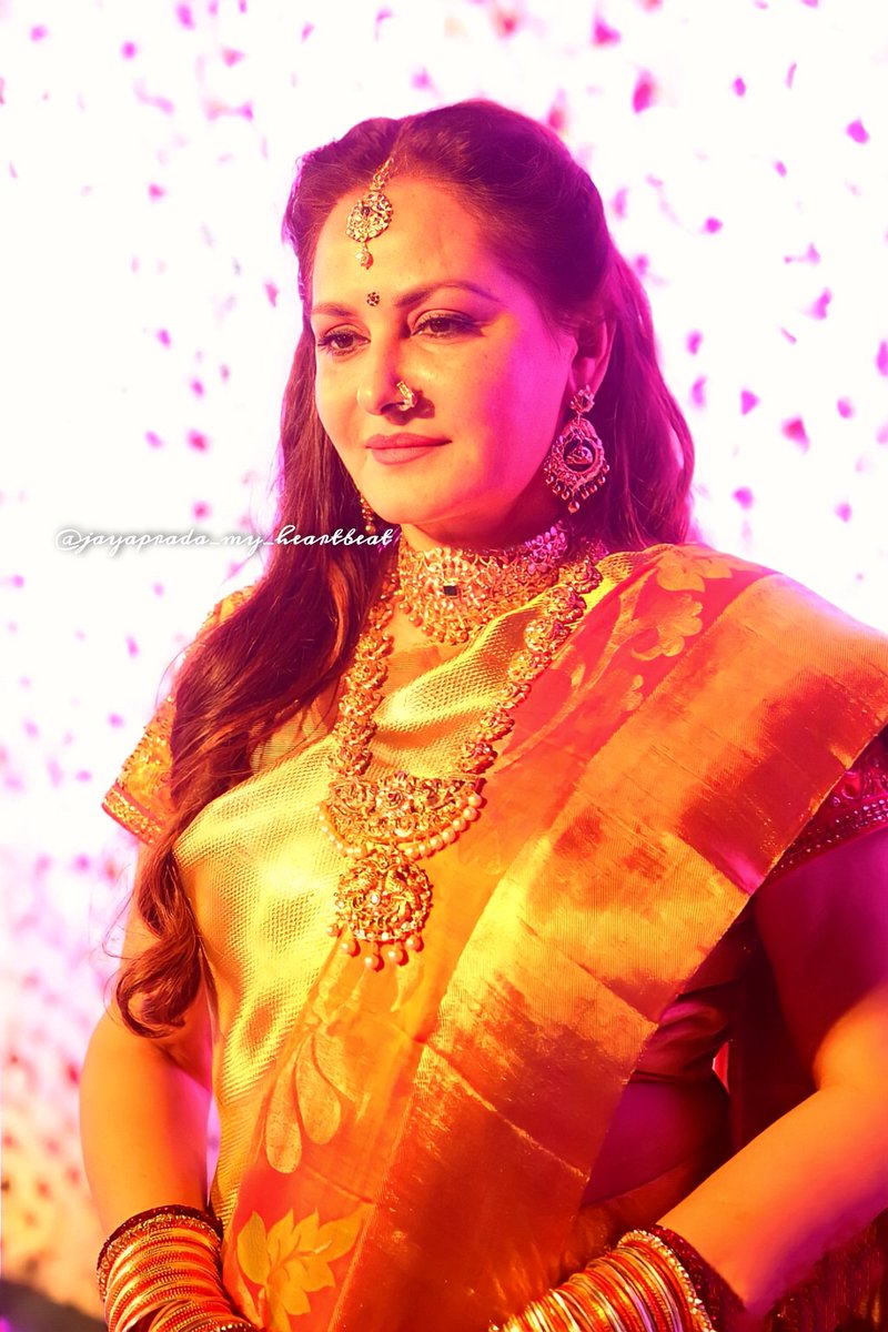 jayapradaholic's tweet photo. The Sun signifies knowledge, spiritual light, and wisdom. Makar Sankranti🌾 signifies that we should turn away from the darkness of delusion in which we live.
#Sankranti2022
.
@realjayaprada 🕊
#jayaprada #jayapradagaru #tollywood #bollywood #kollywood #sandalwood #actress #actor https://t.co/0oSoR56jI8