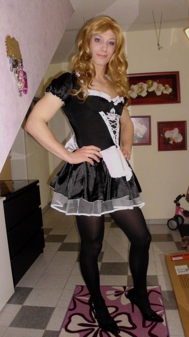 Curly crossdresser maid sissy