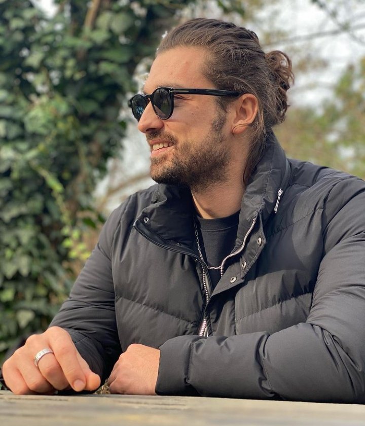 HAPPY BIRTHDAY <a href="/AlpNavruz/">Alp Navruz</a> !
Wishing you another wonderful year  full of blessings with your loved ones! 🎂🥂

#AlpNavruz 
#AyçaAyşinTuran
