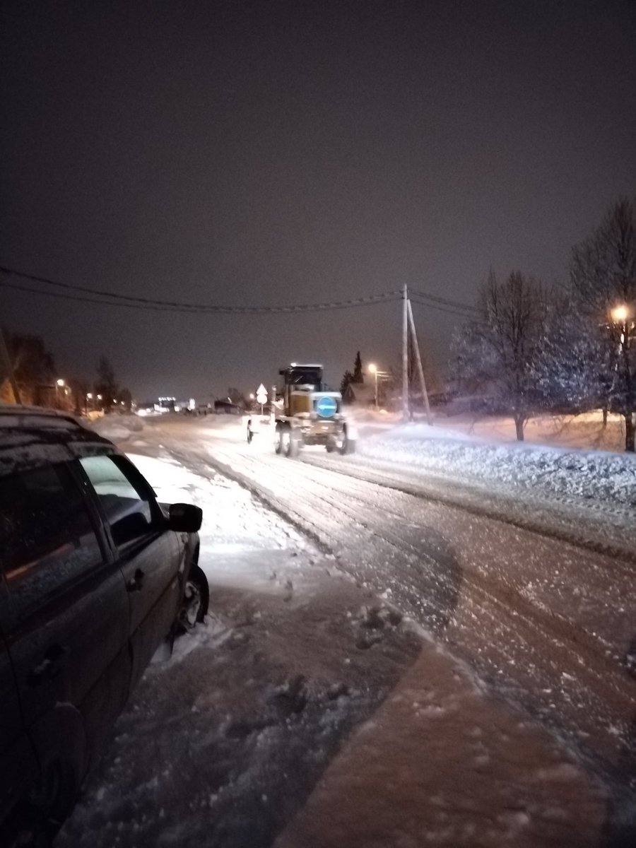 Smyshlyaevka's tweet photo. Продолжается очистка  автомобильных дорог от снега. На территории п.г.т. Смышляевка, п.г.т. Стройкерамика, п. Энергетик, п. Спутник. Работают 7 ед. спецтехники, на территории Кошелев Парк -6 ед..К вывозу снега привлечены 9 грузовых автомобилей. Вывезено 788 тонн снега. https://t.co/PPGiWFgUYw