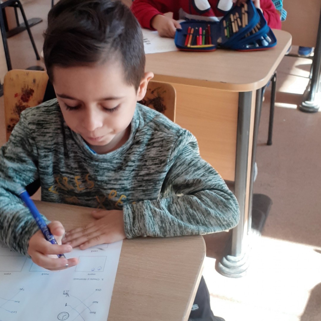 Project__Ruth's tweet image. A schedule change meant double meals were made for afterschool on Monday in Padureni. For the first ever September, Ion opened his meal and ate at school because there were extras so he had another meal to take his siblings. 

Thanks @UWRomania for hot lunches for kids like Ion!