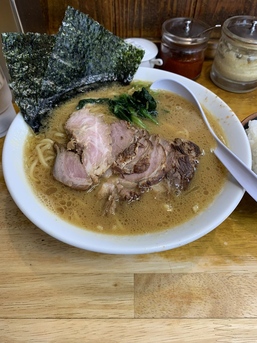 qu2nq's tweet photo. 元々ラーメン大好きマンなんだけど、寒いとさらに格別ですな！味濃ゆい系のラーメン大好物でござる！
今はもうないですが、数年前なんて、1週間でラーメン４日とか食ってましたもん笑笑
ハマると飽きるまで食べてしまう癖があって、、、。
皆様の本日の夕飯は何でしょうか？
お腹いっぱい幸せ😊 https://t.co/ONn0HQf1HZ