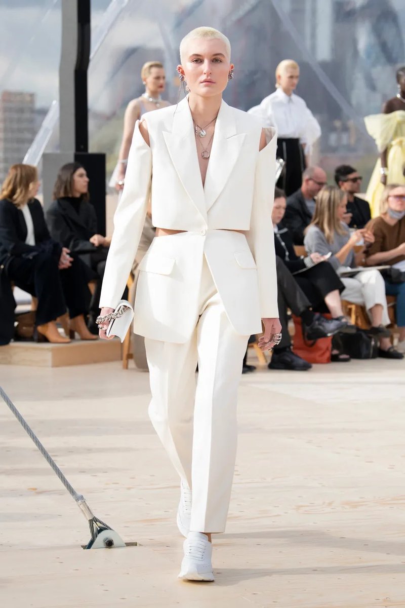 sartheworld's tweet photo. Alexander McQueen ss22 is a close CLOSE second I mean come on this is gorg https://t.co/KyrIZhF5wH