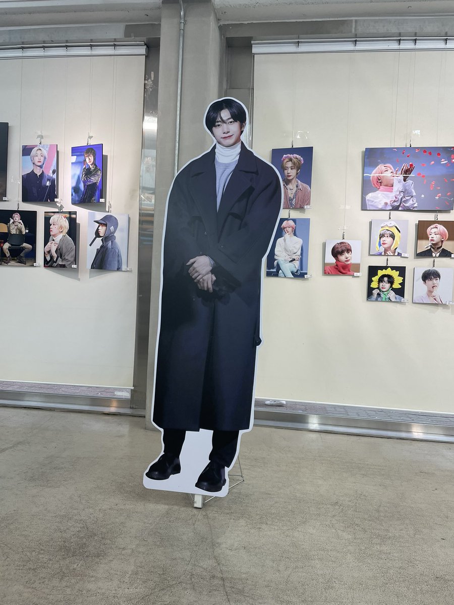 LMH_9311's tweet photo. #usonearth_형원

저번 전시회 다녀오고 생카는 처음이었어요 특전들 넘 예쁘구 ㅜㅜ 행복한 시간 즐기고 갑니다!!! https://t.co/sT1gkwQrBq