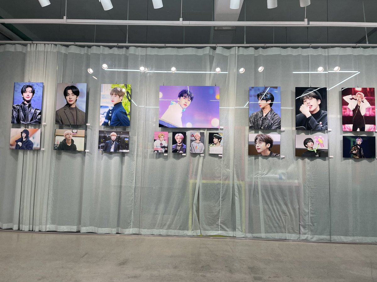 LMH_9311's tweet photo. #usonearth_형원

저번 전시회 다녀오고 생카는 처음이었어요 특전들 넘 예쁘구 ㅜㅜ 행복한 시간 즐기고 갑니다!!! https://t.co/sT1gkwQrBq
