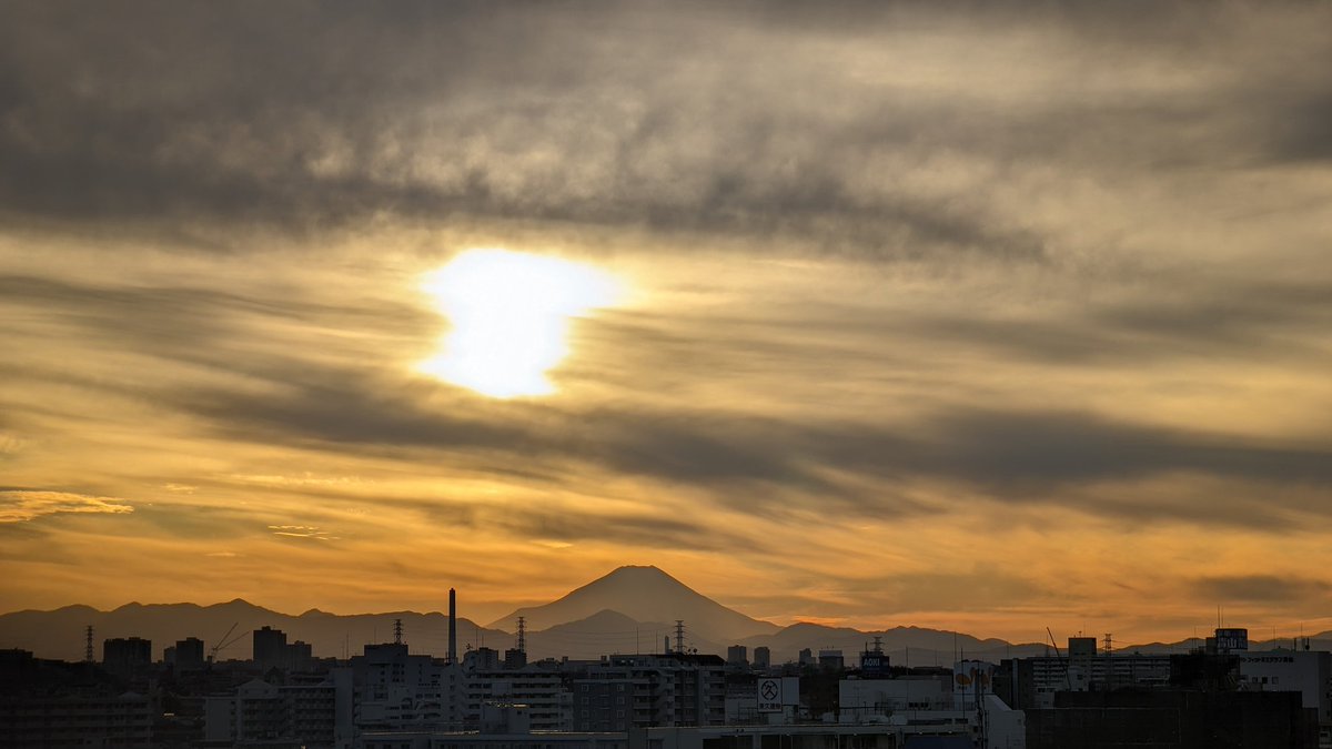 debittoinjapan's tweet photo. Os saludo desde Mordor https://t.co/Mwrtgbxy2I