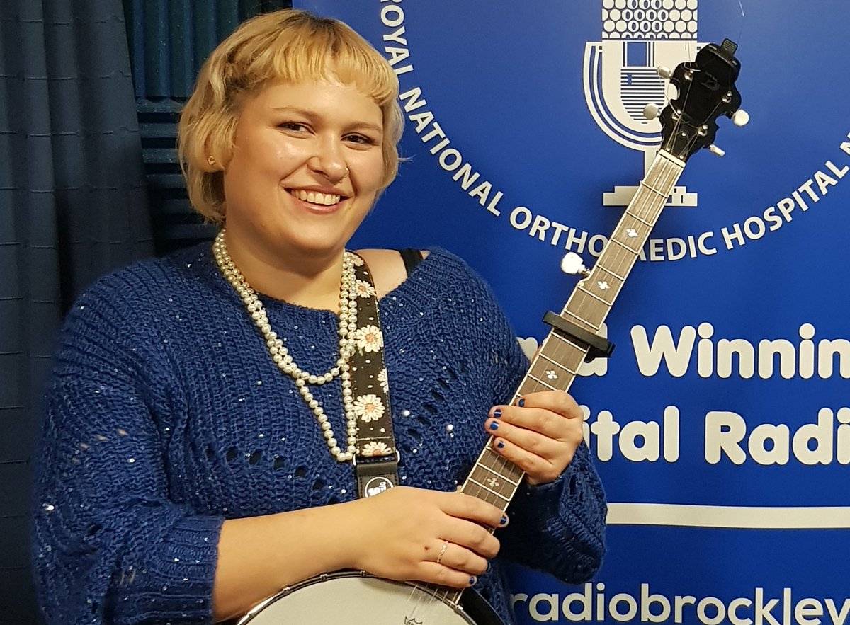 📻 ON THIS WEEK'S SHOW 📻
Tune in at 1pm on tomorrow on  @PottersBarRadio as @Captain_traffic plays tracks from <a href="/emmylawmusic/">Emmy Law</a> <a href="/clientliaison/">Client Liaison</a> <a href="/EmilyFrizzle/">Emily Frith</a> and @PBaskcomb, with a special performance by <a href="/stuart_rolfe/">stuartrolfe_official</a>. Plus <a href="/LucyWroe/">Lucy Wroe Music</a> chats to <a href="/shelldaismusic/">shelldaismusic</a>, who also performs.