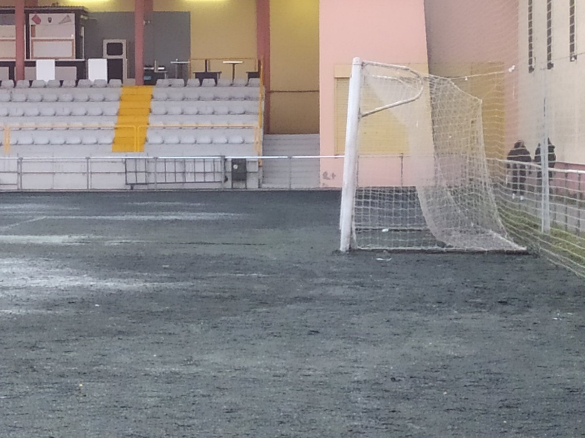GomezHortas's tweet photo. Lamentable el estado de los campos de fútbol del Complejo Deportivo de Elviña. No se cómo hay más lesiones en los niños. @Xunta @deporte_galego @EloyTP https://t.co/tY2SR9tcmA