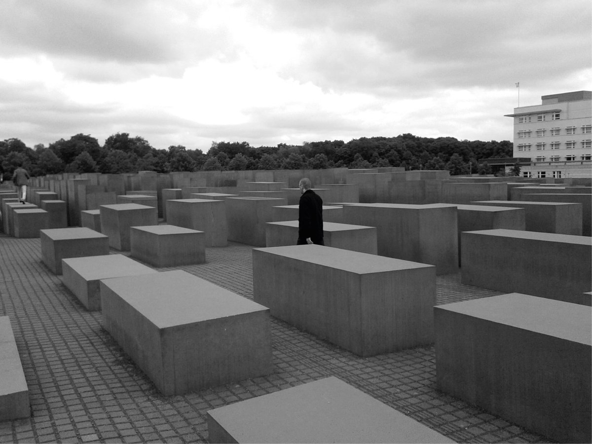 NEW DROP!💫💫💫
Berlin#7 is on the primary market now!
👇
hic.af/o/634020

#NFTdrop #NFTCommunity #blackandwhite