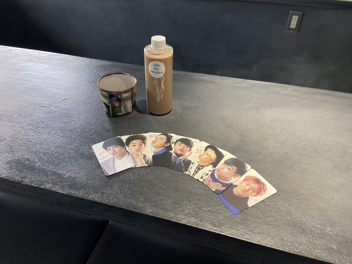 ガッセデビュー8周年おめでとう🎉🎊
先着特典欲しすぎて普通に一番乗りだった🐒
店内全部黒で統一されてるし今まで行ったことないのが不思議なくらい映え空間で最高すぎました☺︎☺︎
<a href="/_got7_forever_/">GOT7 Forever</a> さん<a href="/cafe_0907/">cafe The Standard</a> さんありがとうございました！    
#GOT7_FOR8VER
#갓세븐_8주년_우린우리대로간다