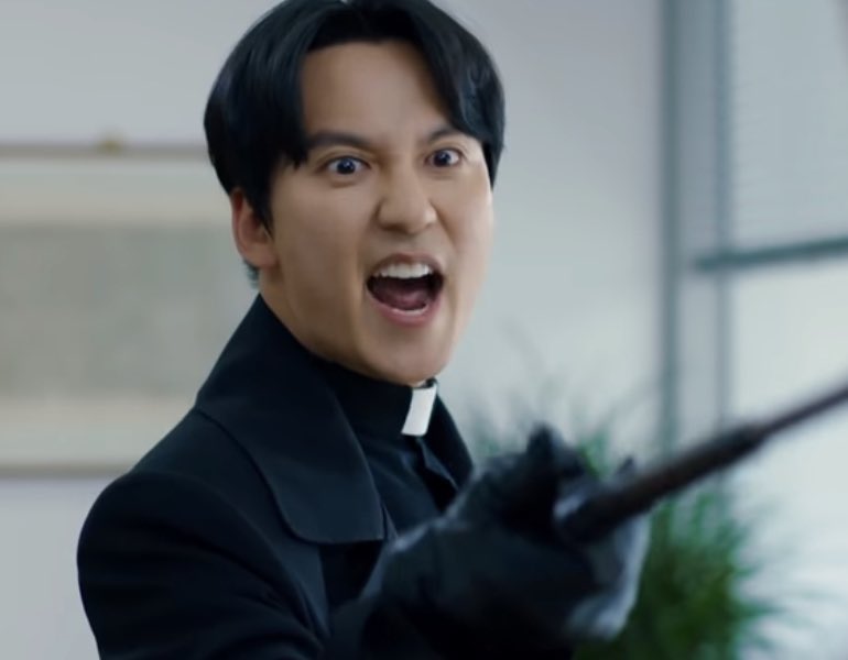 새끼 손가락이 없어...           미친노마!!!!
                                             과자라고 붙여!!!!