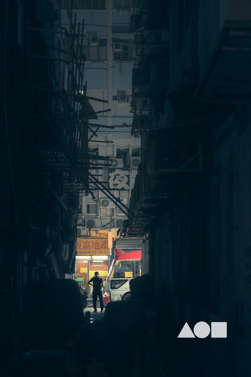 Hi everyone, "Dark Bamboo Shadows” is one of my favorite pieces, anime inspired, non-posed street photography, shot in Hong Kong.

Hope you like guys 🤍

foundation.app/@skeje7/dark-b…

#NFT #NFTCommunity #nftcollector #nftphoto