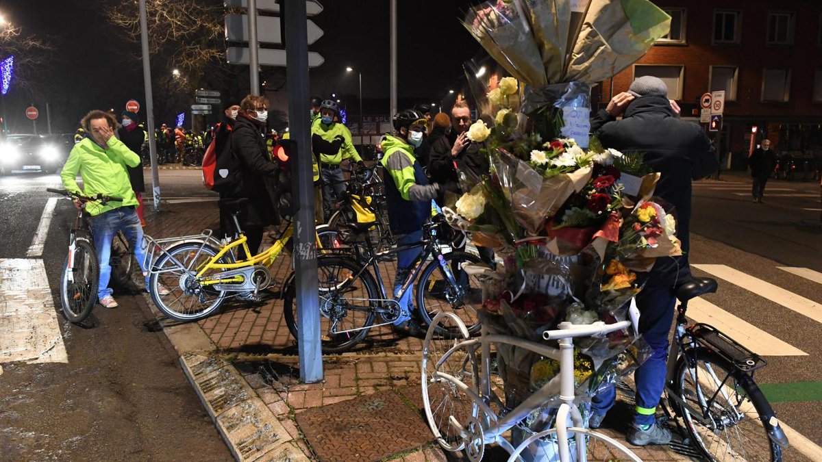 VDNSeclin's tweet photo. #Lille : un hommage poignant à Faël, le jeune cycliste décédé mardi https://t.co/Sifkh0iTEB https://t.co/6ht8nX3AkV