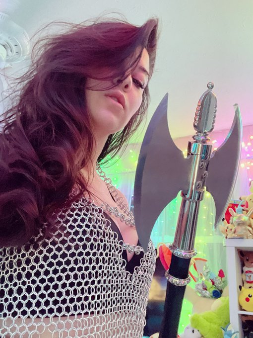 Unsheathe thy sword 🥵 https://t.co/rloAXeXaWG