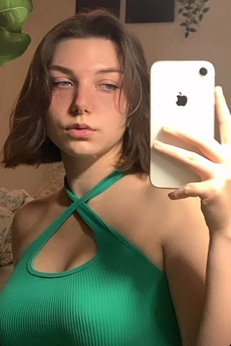 SalopeElena's tweet photo. Bonne journée mes chéri(e)s 🥰

Ce soir je serais dispo n'hésitez pas a venir me dm pour vous amusez avec moi ❤ https://t.co/8zn1uMGMFb
