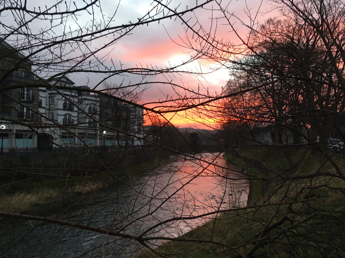 SimonRigg's tweet photo. Beautiful sunrise on my training run this morning. If you’re feeling flush after Christmas (unlikely I know) please support my fundraising efforts for Cancer Research #CancerResearch #56milesinFeb https://t.co/eCt2uuTKjR https://t.co/fhXKXPIC6u