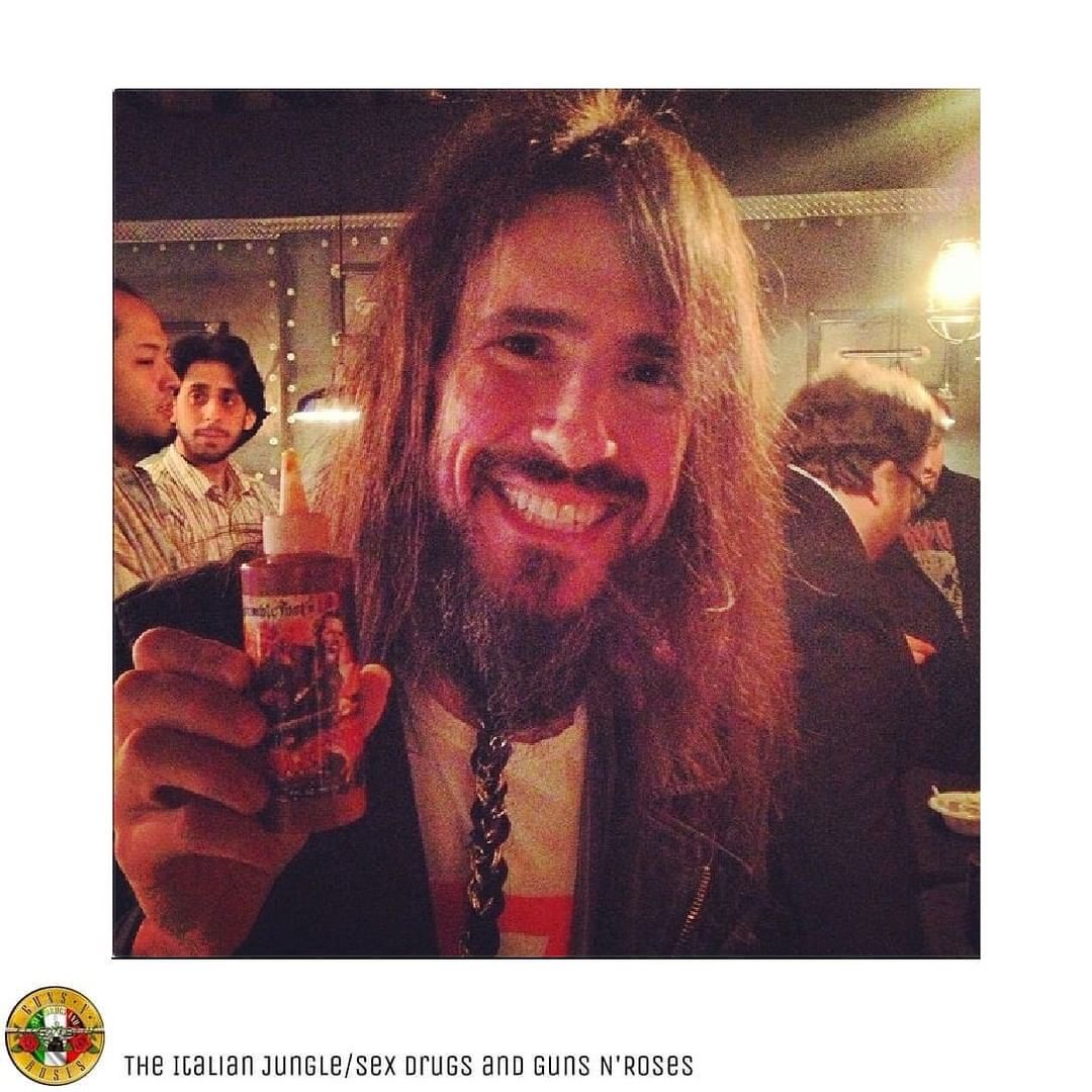 Bumblefoot at the hot sauce Premiere Party at the Times Scare Haunted House 2day 9 years ago
➸•𝐅𝐨𝐥𝐥𝐨𝐰

@theitalianjungle_sexdrugsngnr on Ig

#gunsnroses #axl #fortus #dizzyreed #frankferrer #djashba #Bumblefoot <a href="/bumblefoot/">Bumblefoot</a> <a href="/BumblesHotSauce/">Bumblefoot's Hot Sauce</a> 

Credits: Mrs Bumblefoot