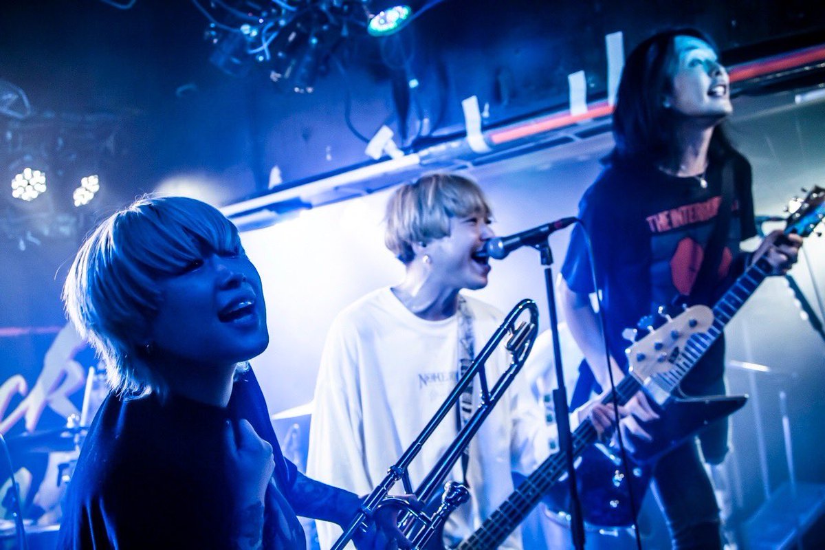 Ba_Vo_YUJI's tweet photo. 1/13(木)徳島club GRINDHOUSE
“Back To Basics TOUR”
photo by @HayachiNne
SHIMAと沢山の時間一緒に過ごして最早寂しいw
ありがとうございました!
#backtobasics
#backtobasicstour
#heysmith
#SHIMA https://t.co/vYcDCRgiea