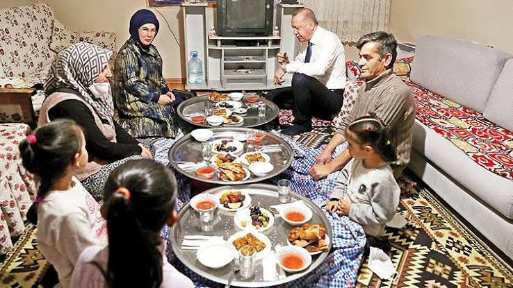 Adam diye yazılır ATAM diye okunur. Şükürler olsun <a href="/RTErdogan/">Recep Tayyip Erdoğan</a>  Elhamdulillah