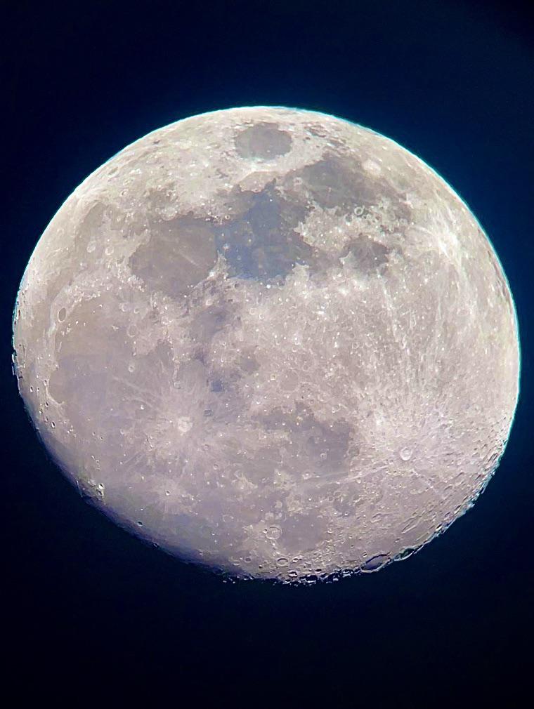 redditSpaceView's tweet photo. Tonight’s waxing gibbous moon https://t.co/8v2aUFb5uX