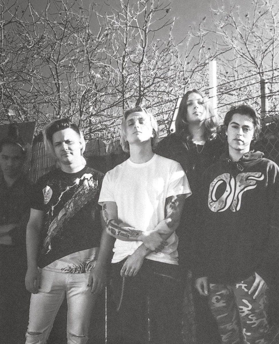 RizingPlaylists's tweet photo. Check out “Chains” By @LoveGhost_ @STRANGEBONES on the #RockRizingPlaylist 

Listen Here : 🎶🤘: https://t.co/k3um3UtGED

#NewMusic #PopRock  #EmoRock #punk #rocknroll #rocknrollmusic https://t.co/efRM9ePFvN