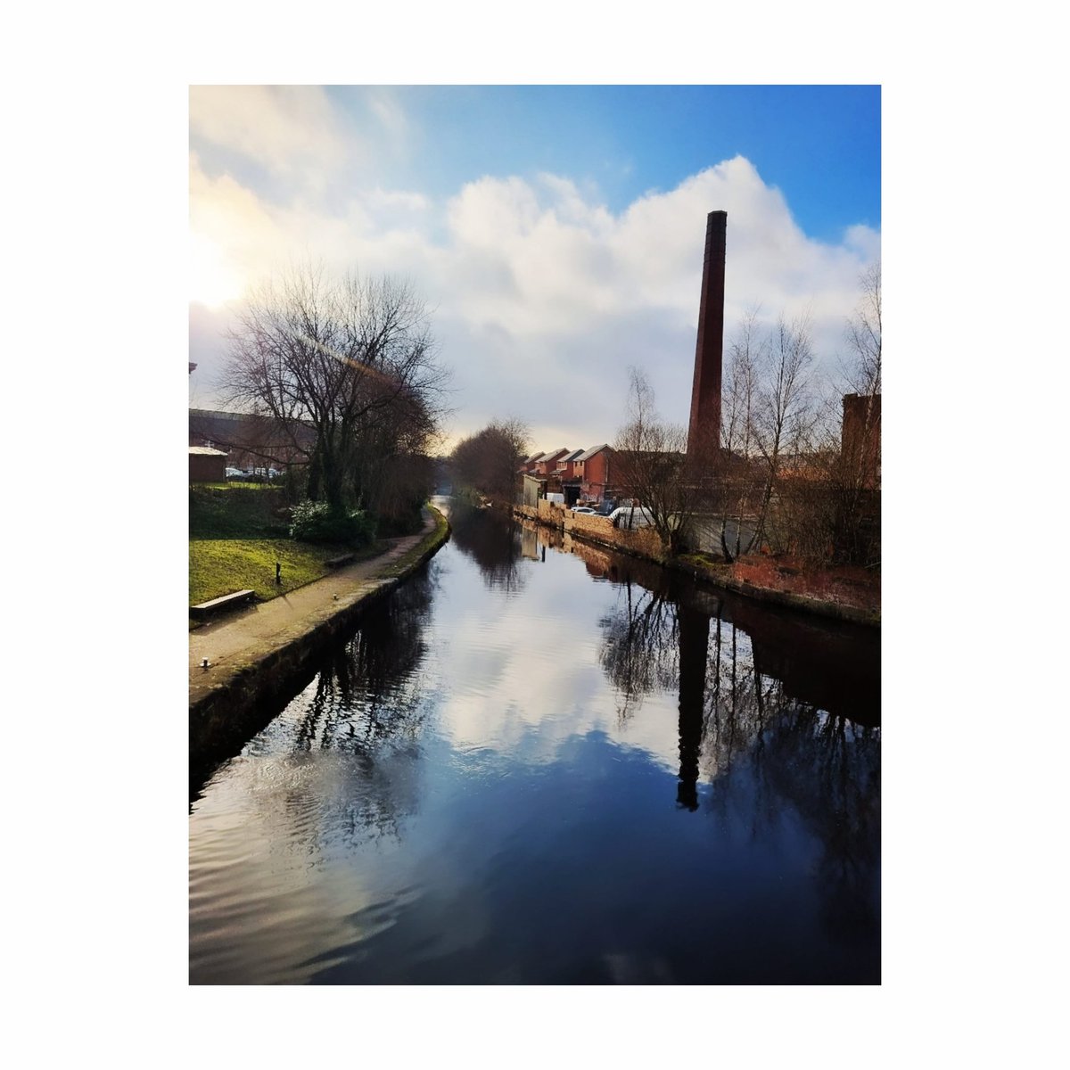 Em_the_Wolrab's tweet photo. What a lovely walk, suprising how getting out of the house when your brain is in overdrive makes a huge difference. Great company helps as always. #rochdalecanal #walking #afternoonsun #MentalHealthMatters https://t.co/XDrPLwtgu1