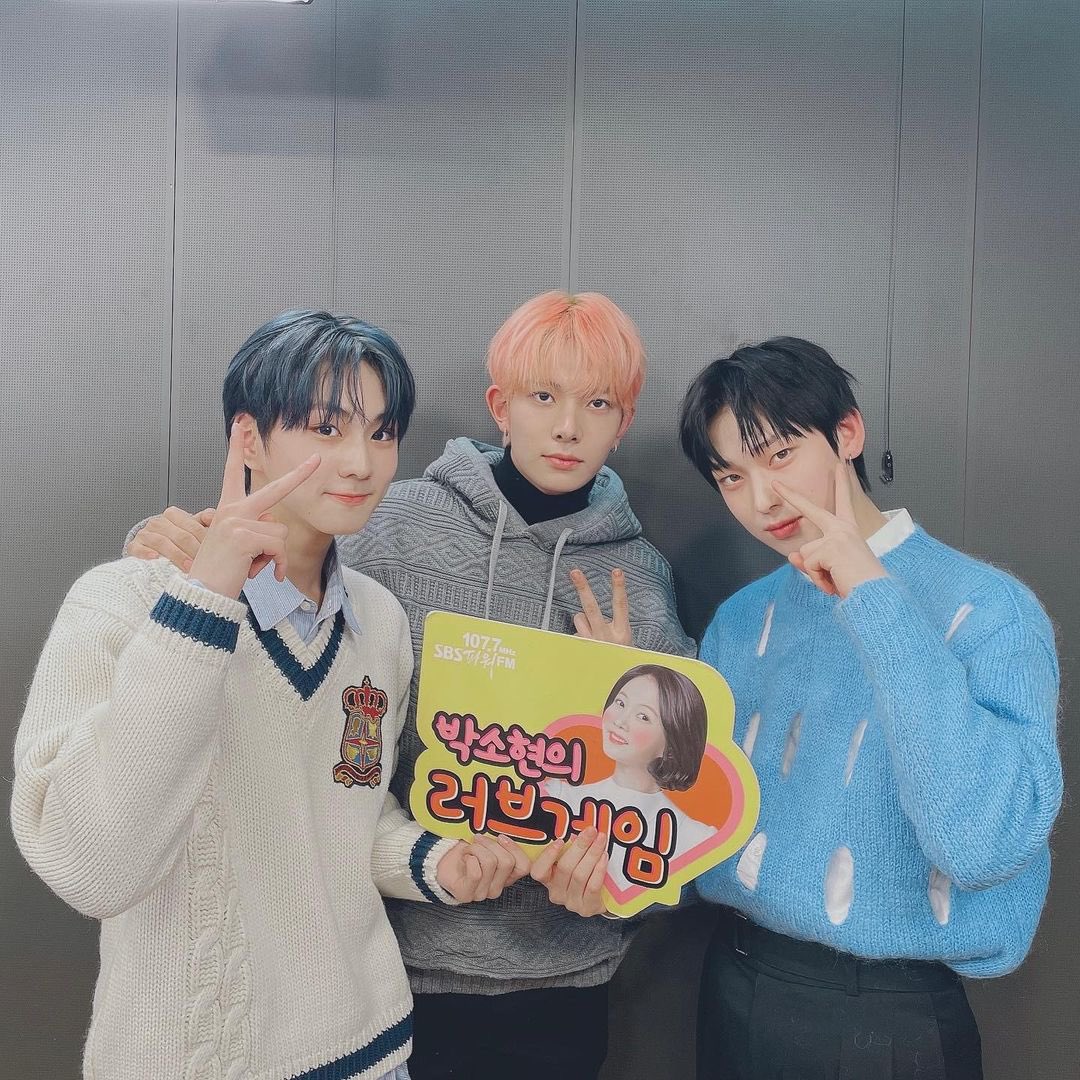 enhypenupdates's tweet photo. [INSTAGRAM] 220115

@.lovegame1077 Instagram Update with Heeseung, Jungwon, and Sunoo

@ENHYPEN_members @ENHYPEN #ENHYPEN #엔하이픈 https://t.co/lJ84BHUcfl