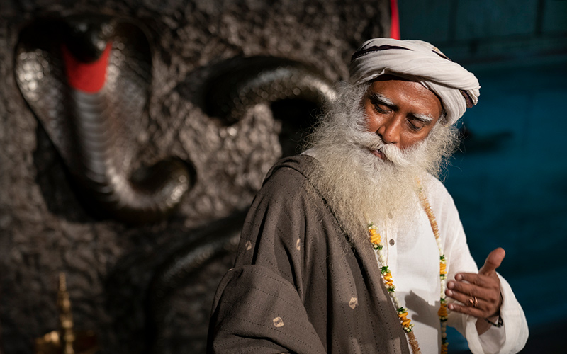 SadhguruJV's tweet photo. With a profound and inclusive Experience, you will live a vibrant life, and you will create vibrant situations. #SadhguruQuotes https://t.co/SckC2RtKha