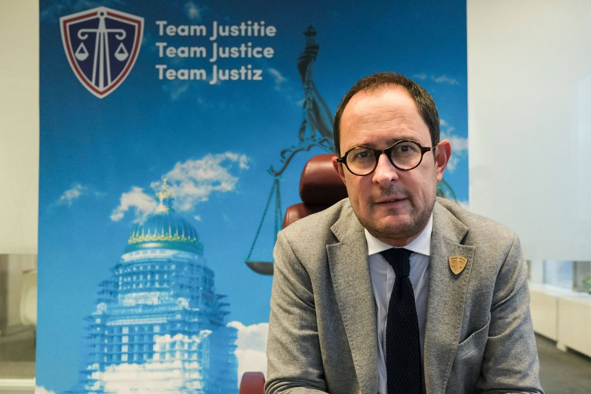 Selon Van Quickenborne, Bouchez est plus un conservateur qu'un libéral : "Il veut retourner au passé. Le MR est plutôt un mouvement réactionnaire" lalibre.be/belgique/polit…