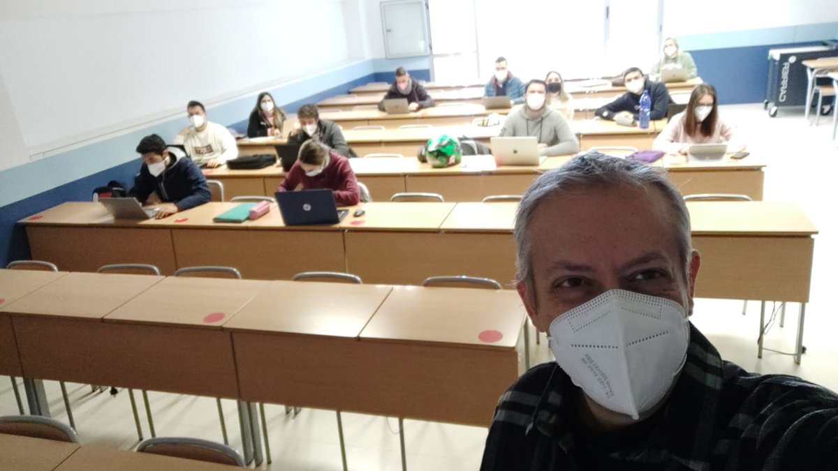 KaelricVordaine's tweet photo. En plena sesión de la asignatura Las TIC y la gestión del aula con @juan_garciaTIC ¡A por todas!  @GomGarSol @puigandres76 @fdz_rocio @IPC_profesor https://t.co/EEWa54l0Vh