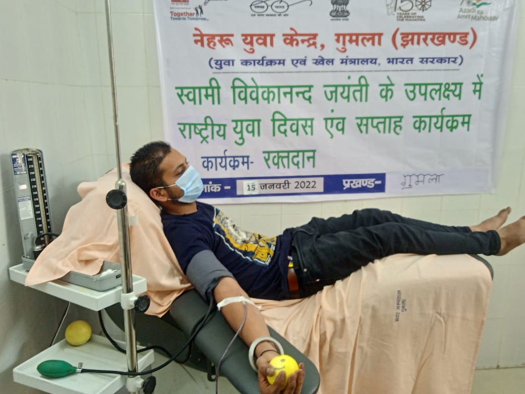 YuvaGumla's tweet photo. Blood donated by the youths and Dist Youth Officer of NYK Gumla on the occasion of National Youth Day and week - undergoing program
#blood_donation  
#nehruyuvakendrasangathan_jharkhand_stateoffice #MOYAS #AnuragThakur  #dcgumla #drdagumla #PMOIndia https://t.co/AqL7Ow7Sgu