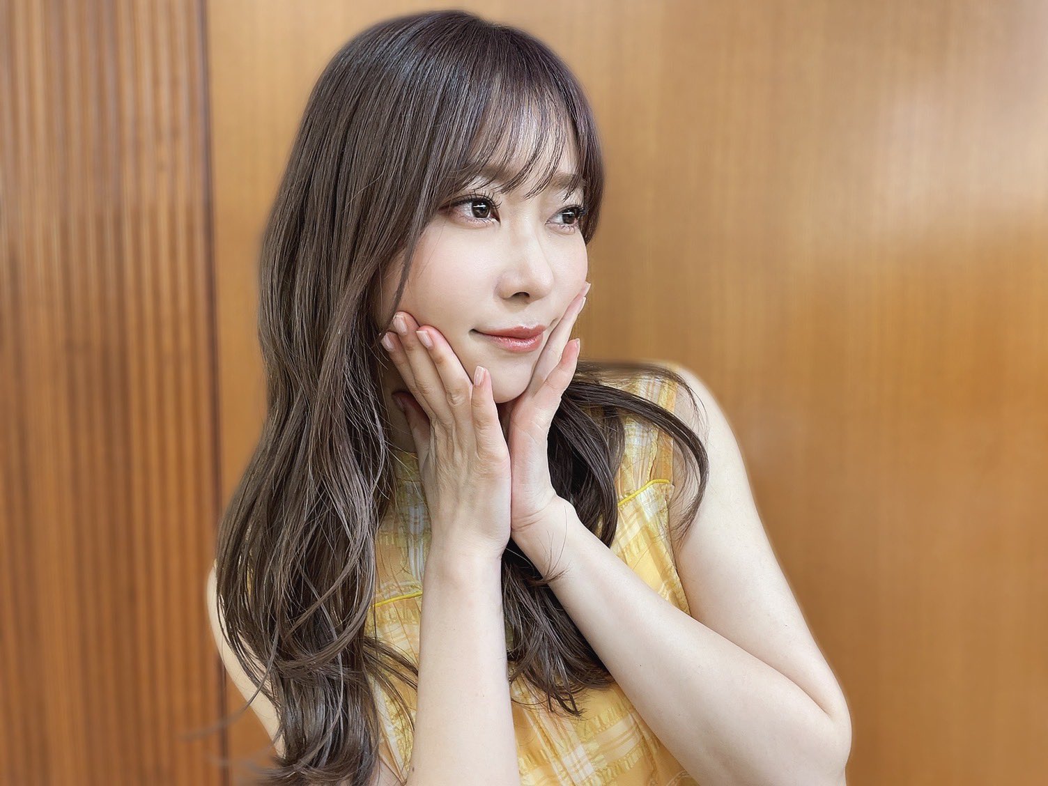 指原 莉乃 19時ごろからtbs 生放送で満点出せるか100点カラオケ音楽祭 放送 バナナマンさんとmcさせていただきます カラコンストロベリークォーツですっていうポーズです グリッターリリミュウのピンクです リリミュウシャドウの左上を使って涙袋